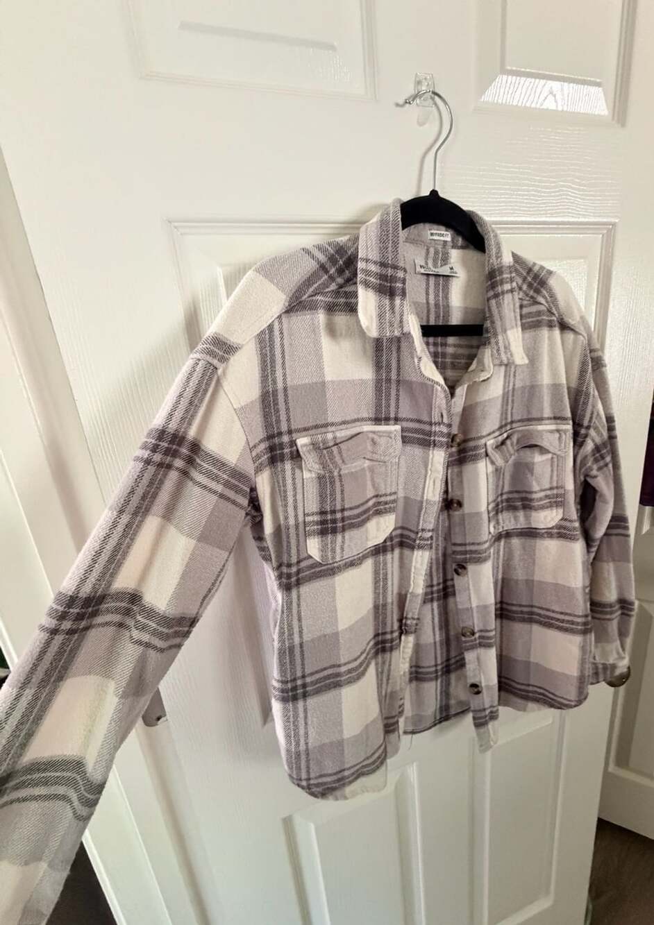 Hollister Boyfriend Fit Shacket Size M White Gray Plaid Button Up